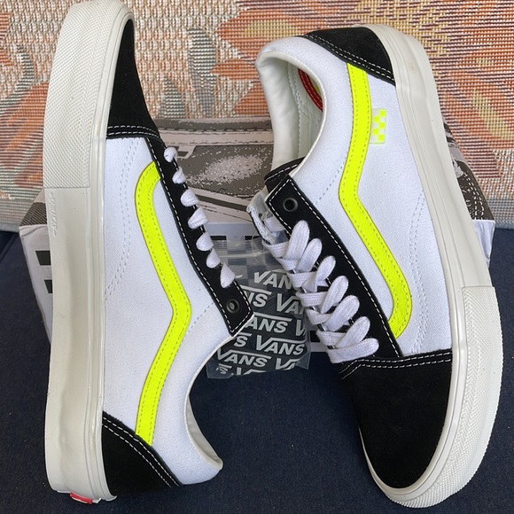 Vans WMNS Skate Old Skool
Neon True White/Yellow
VN0A5FCB6M5 sneakers - Picture 12 of 16